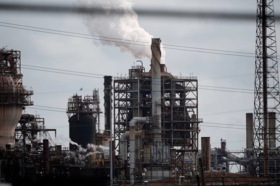 Alto al fuego derrumba precios del petróleo y dispara las bolsas